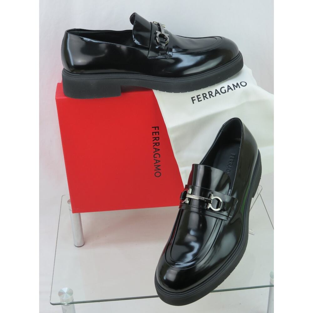 FERRAGAMO FIORELLO BLACK PATENT LEATHER GANCINI BIT LOGO LOAFERS 10.5 M ITALY